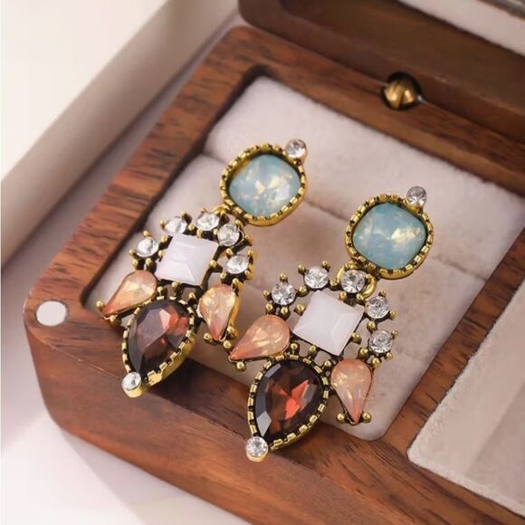 🧡 NEW Elegant Multicolor Vintage Style Gemstone & Crystal Earrings 🧡 - Picture 3 of 6